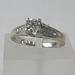 LADIES 18CT DIAMOND RING 2.7GMS Ring Size M / 6.5 US