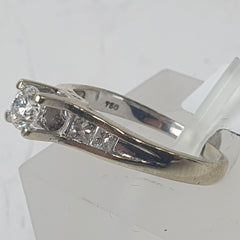 LADIES 18CT DIAMOND RING 2.7GMS Ring Size M / 6.5 US