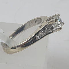LADIES 18CT DIAMOND RING 2.7GMS Ring Size M / 6.5 US