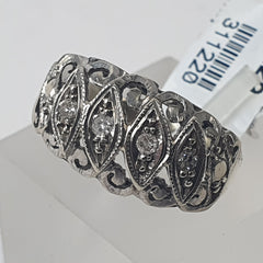 LADIES 9CT DIAMOND PATTERNED RING 3.4GMS  Ring Size I 1/2 / 5 US