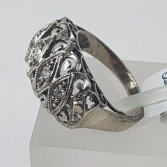 LADIES 9CT DIAMOND PATTERNED RING 3.4GMS  Ring Size I 1/2 / 5 US
