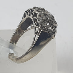 LADIES 9CT DIAMOND PATTERNED RING 3.4GMS  Ring Size I 1/2 / 5 US