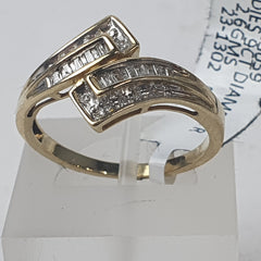 LADIES 9CT DIAMOND RING 2.6GMS Ring Size Q / 8.5 US