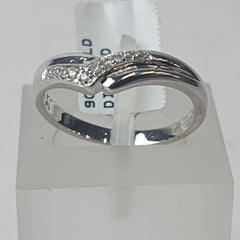 LADIES 9CT DIAMOND RING 2.1GMS Ring Size N / 7 US