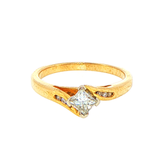 18ct Yellow Gold Kite-Set Princess Diamond Bypass Ring