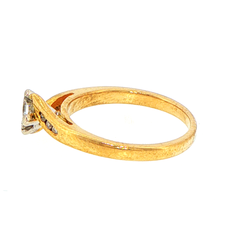 18ct Yellow Gold Kite-Set Princess Diamond Bypass Ring