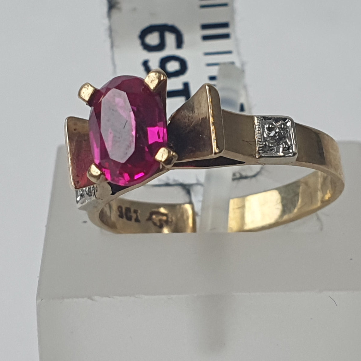 LADIES 9CT DIAMOND RING 2.6GMS Ring Size J / 5 US
