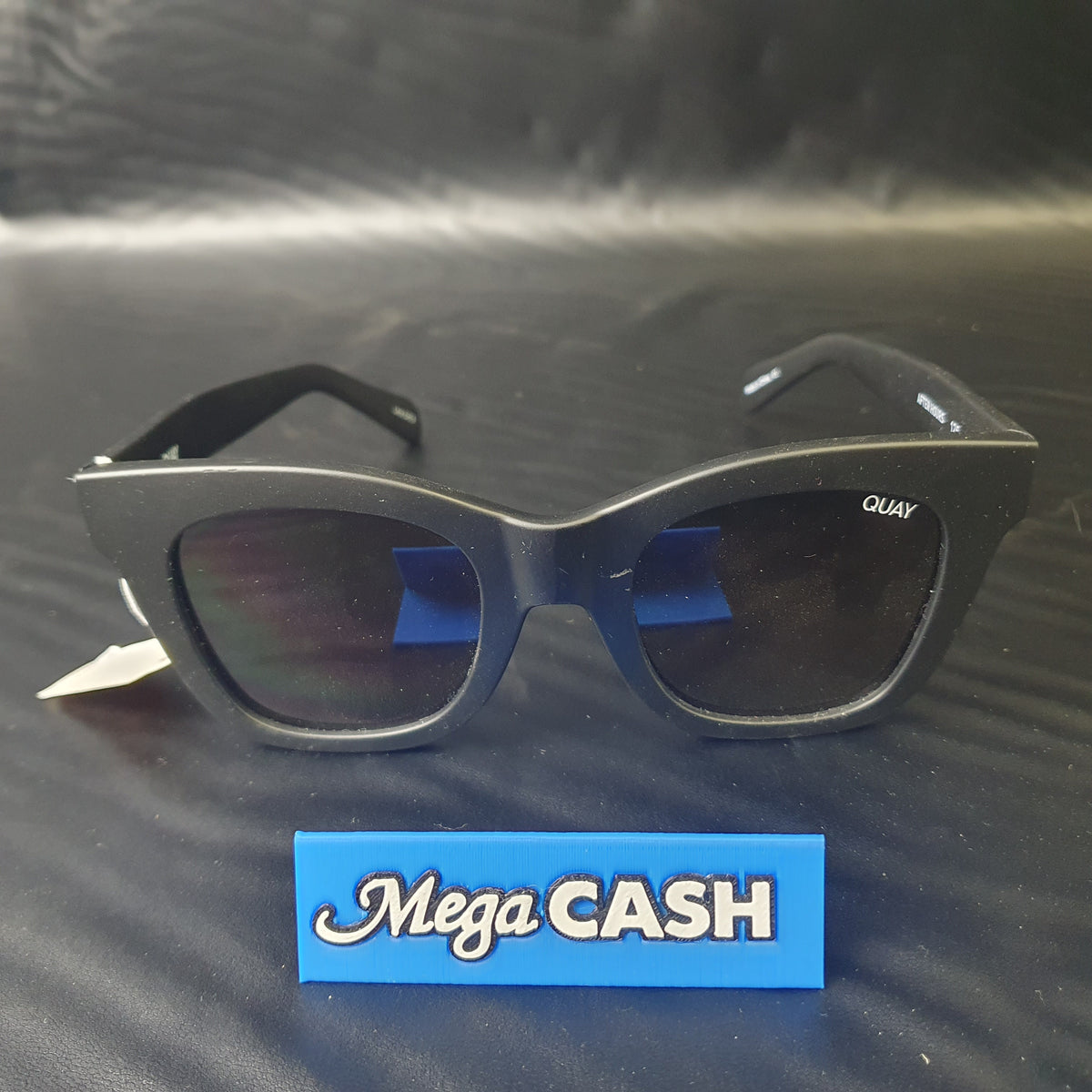 QUAY SUNGLASSES AFTER HOURS