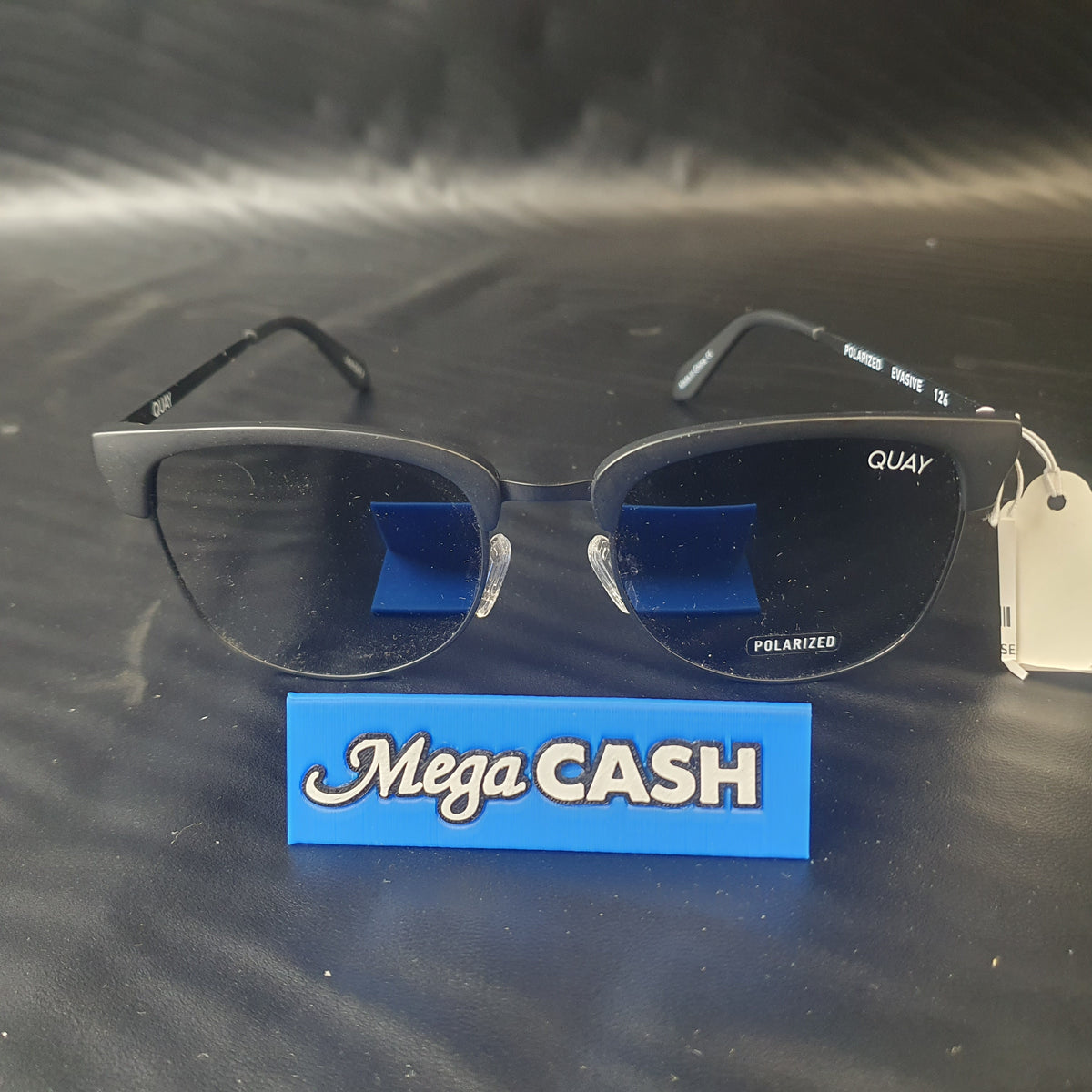 QUAY SUNGLASSES EVASIVE