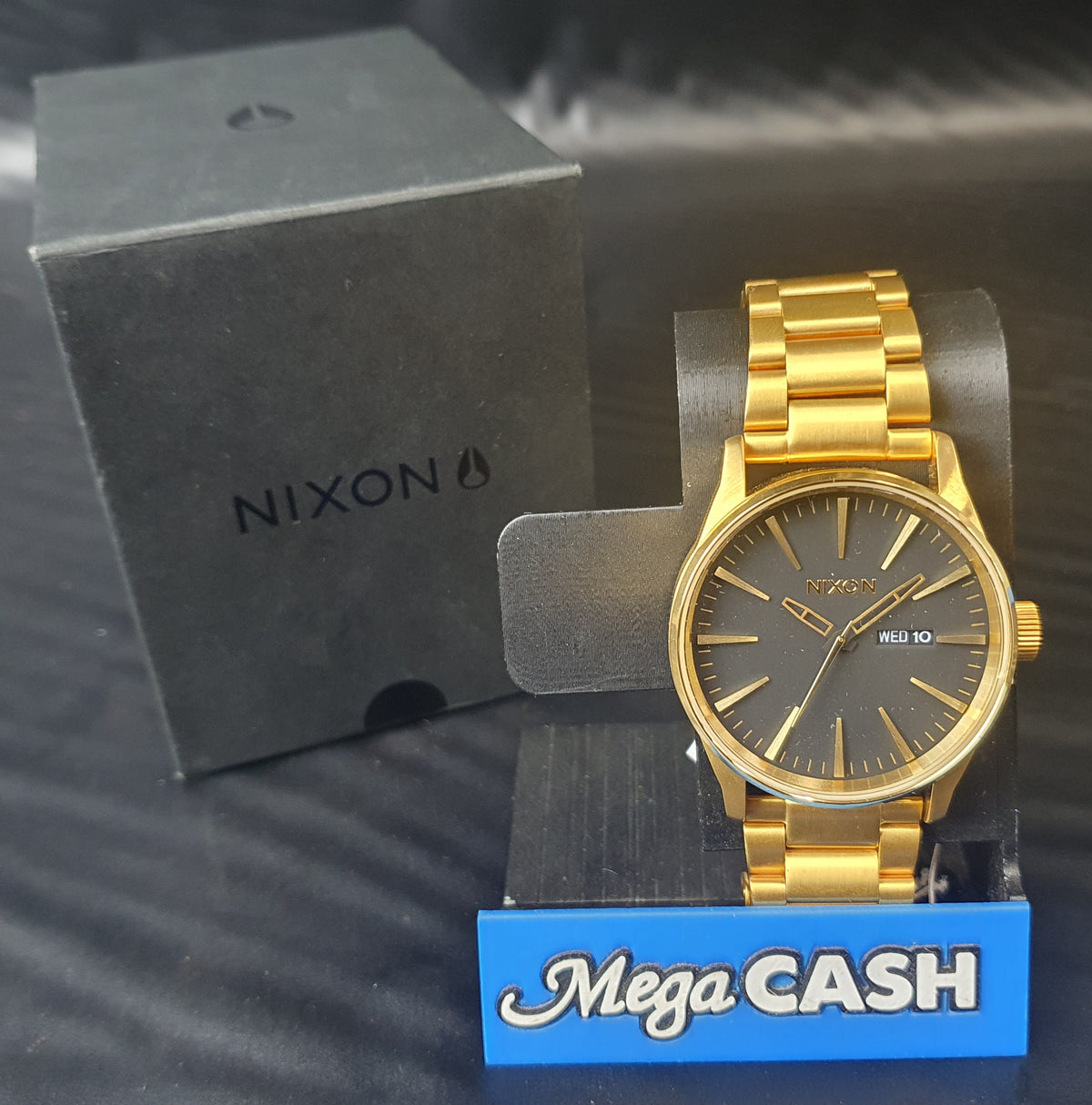 MENS - NIXON - ANALOGUE WATCH - THE SENTRY SS - GOLD METAL BAND - NEVER BE LATE - IN BOX W/ SPRARE LINKS