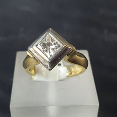 Ladies 18ct With Diamond stone Square Shaped Solid Gold Ring