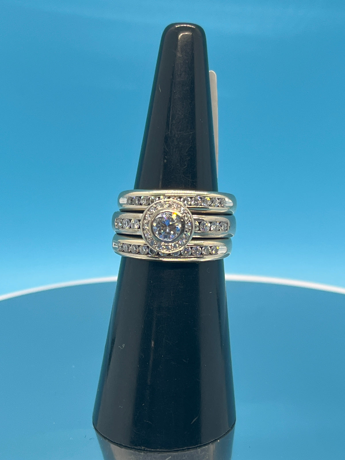 18ct white gold ring set