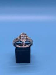 18ct white gold ring