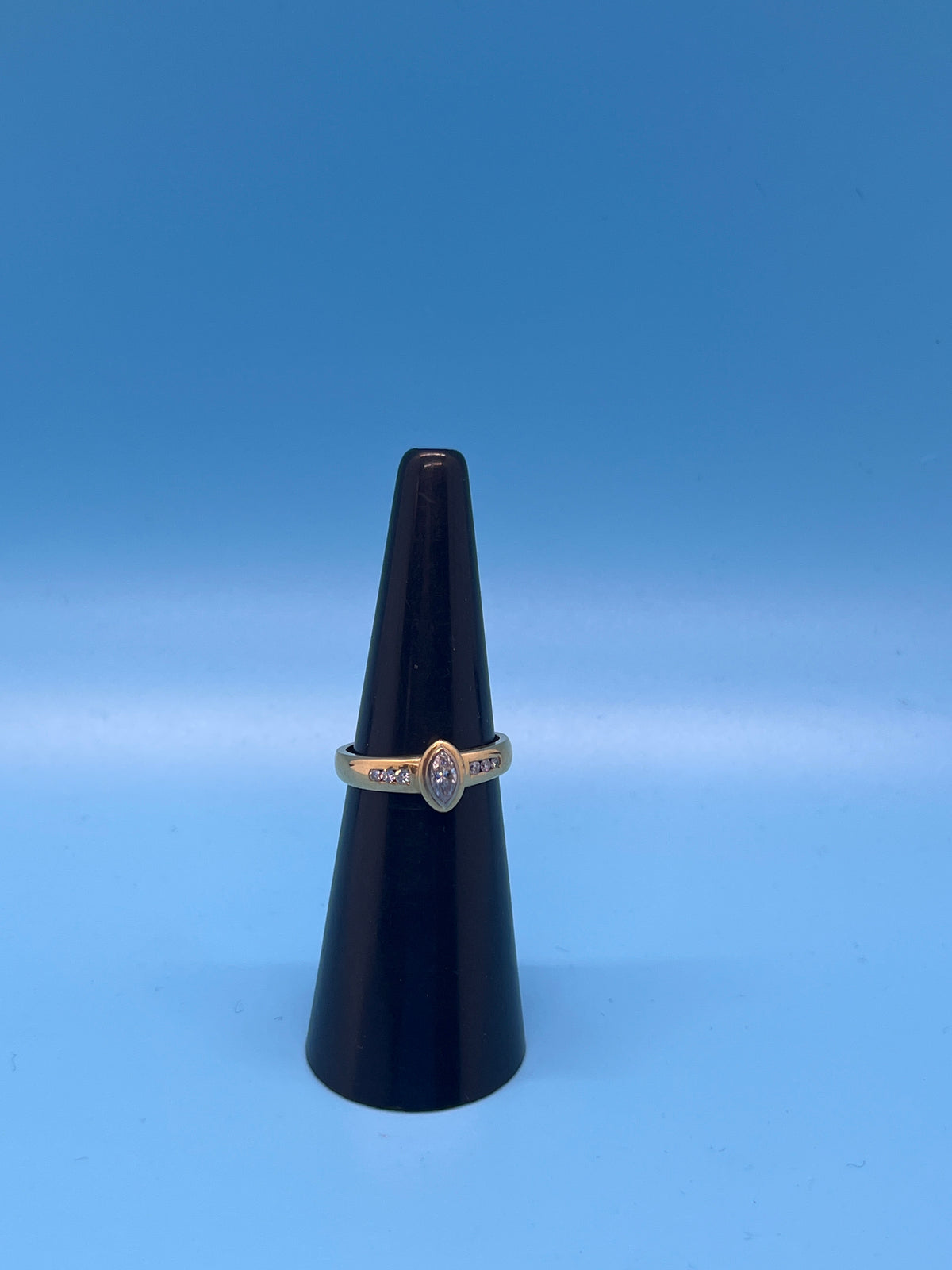 18ct Diamond Rung