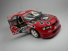 AUTOart HOLDEN YOUNG LIONS RICK KELLY 2002 HRT VX COMMODORE #02 MODEL CAR WITH CERTIFICATE