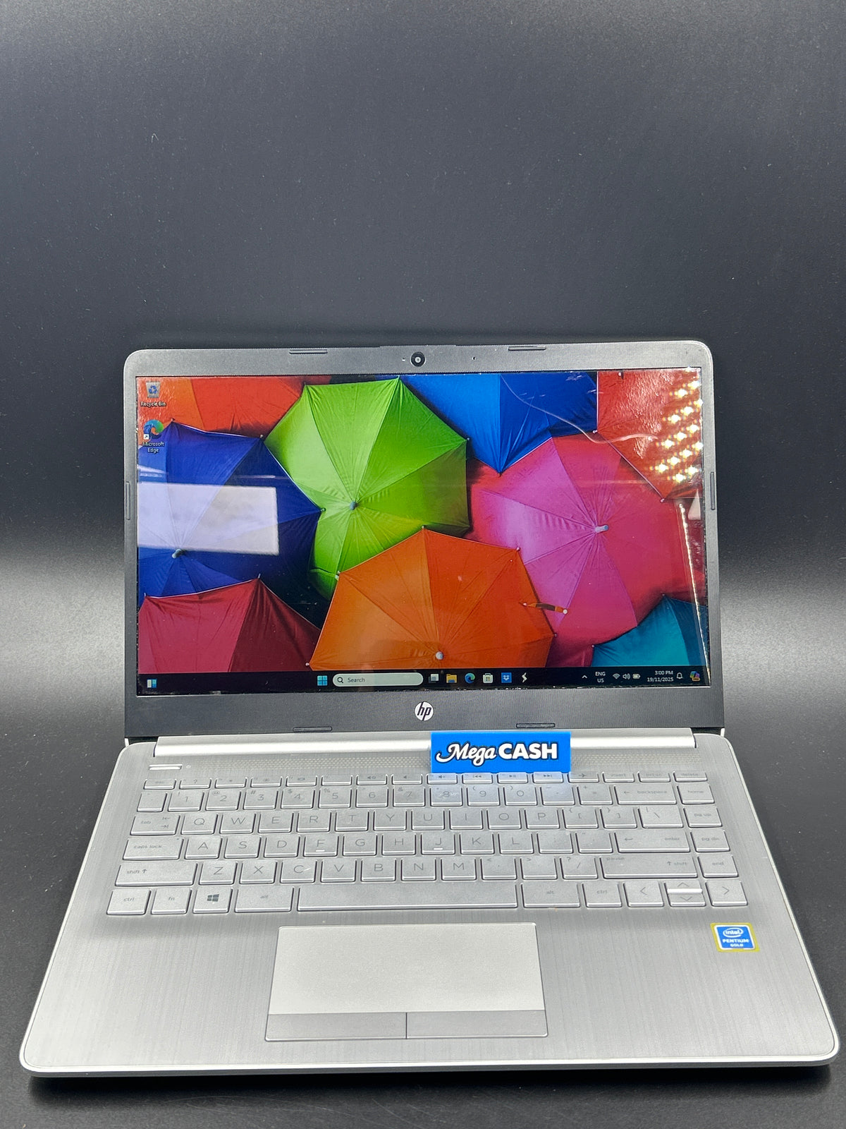 HP - 256GB SSD - Intel Pentium @2.30GHz - 8GB RAM