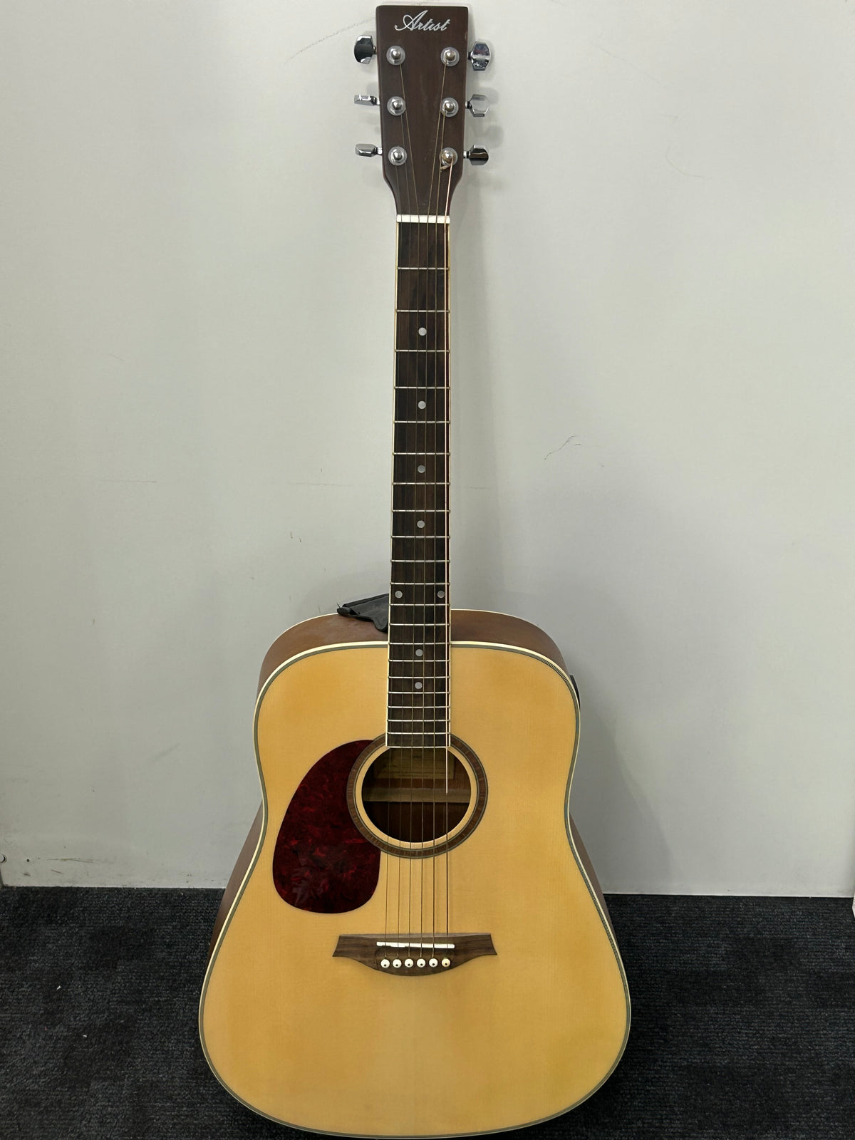 Artist 6-String Acoustic Guitar - Left-Handed