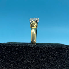 Ladies 18ct With Diamond Stone Solid Gold Ring Size -7 / Size N / 14-54