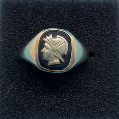 Mens 9ct Onyx Centurion Gold Ring Size T 1/2 / 23-63