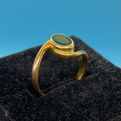 Ladies 22ct With Green Stone Solid Gold Ring Size -7 / Size N / 14-54