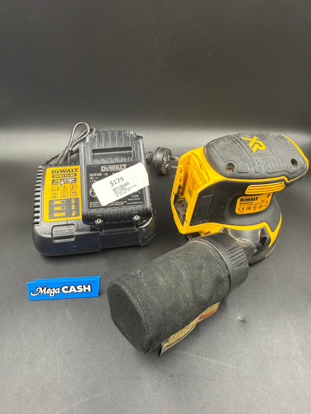 Dewalt Sander DCW210 with Battery and Charger