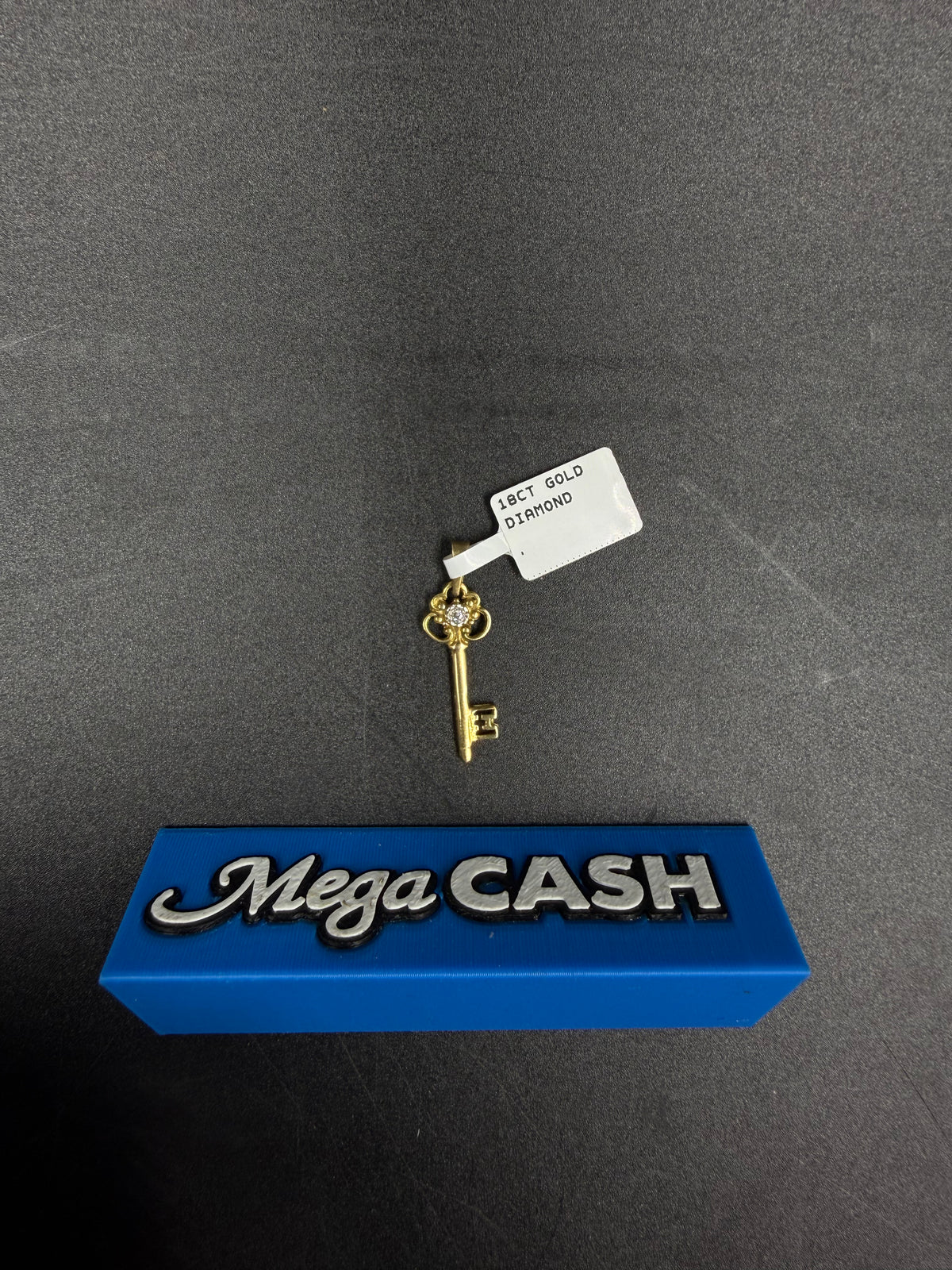 18ct Diamond Key Pendant 1.2gms