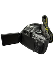 Nikon D5200 Camera with AF-S 18-200mm Lens