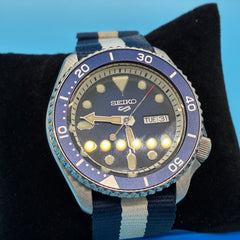 SEIKO 5 MENS AUTOMATIC MOVEMENT WATCH - TWO-TONE STRIPE CLOTH STRAP - 4R36-07G0