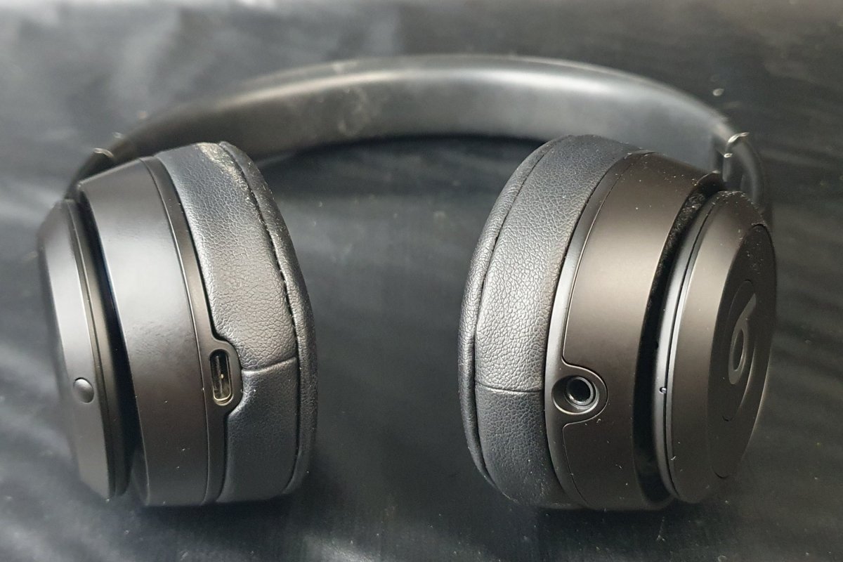 Beats Solo 4 - Heaadphones - Mega Cash Sydney