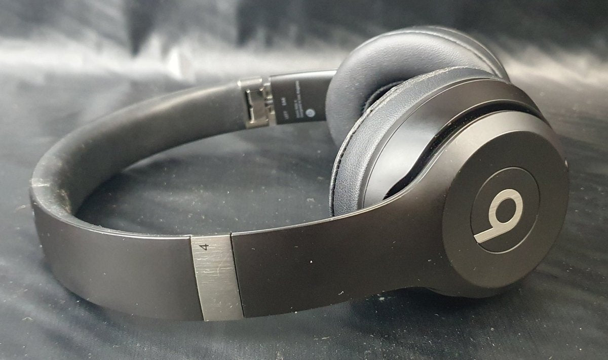 Beats Solo 4 - Heaadphones - Mega Cash Sydney