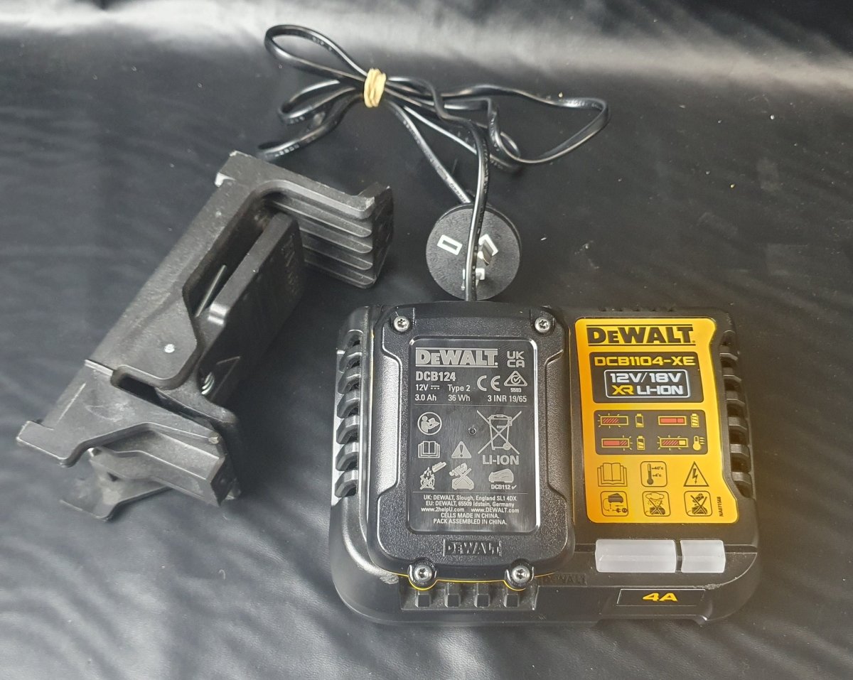 DEWALT - 12V MAX 3 X 360 Line Laser, Green - 089LG - Mega Cash Sydney