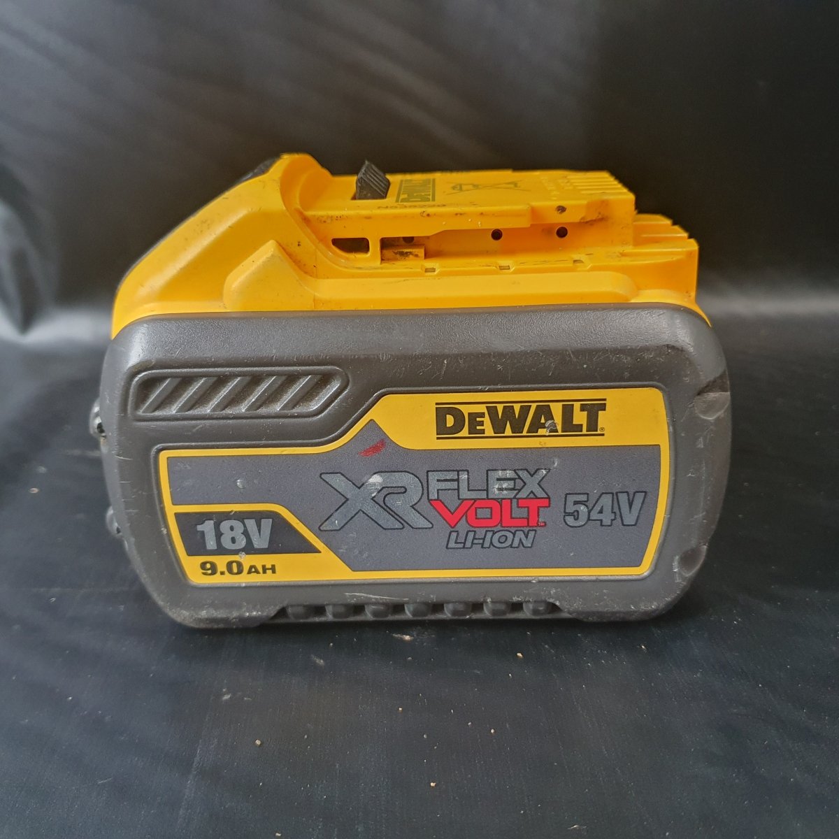 DeWalt - DCB547-XE - 18V-54V 9.0Ah XR Flexvolt Li-Ion Battery - Mega Cash Sydney
