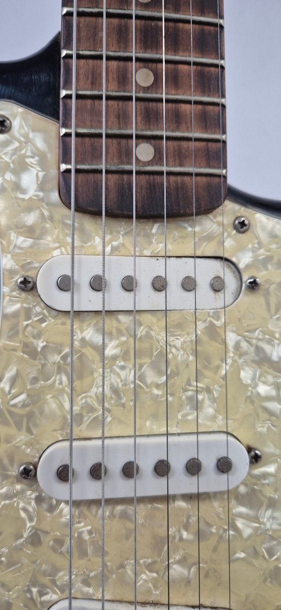 FENDER ELECTRIC GUITAR SQUIRE STRATOCASTER- SLIGHTLY DAMAGED COIL PICKUP - Mega Cash Sydney