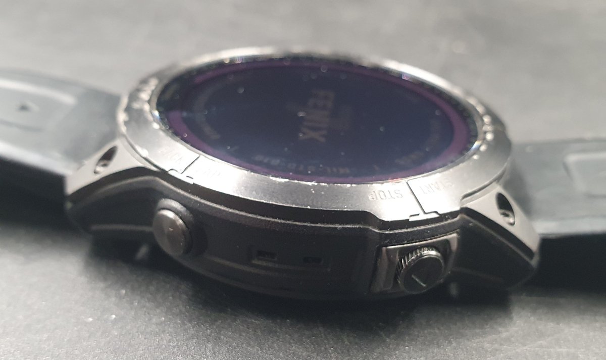 FENIX - 7X - SMART WATCH - A04112 - WITH CHARGER CABLE - Mega Cash Sydney