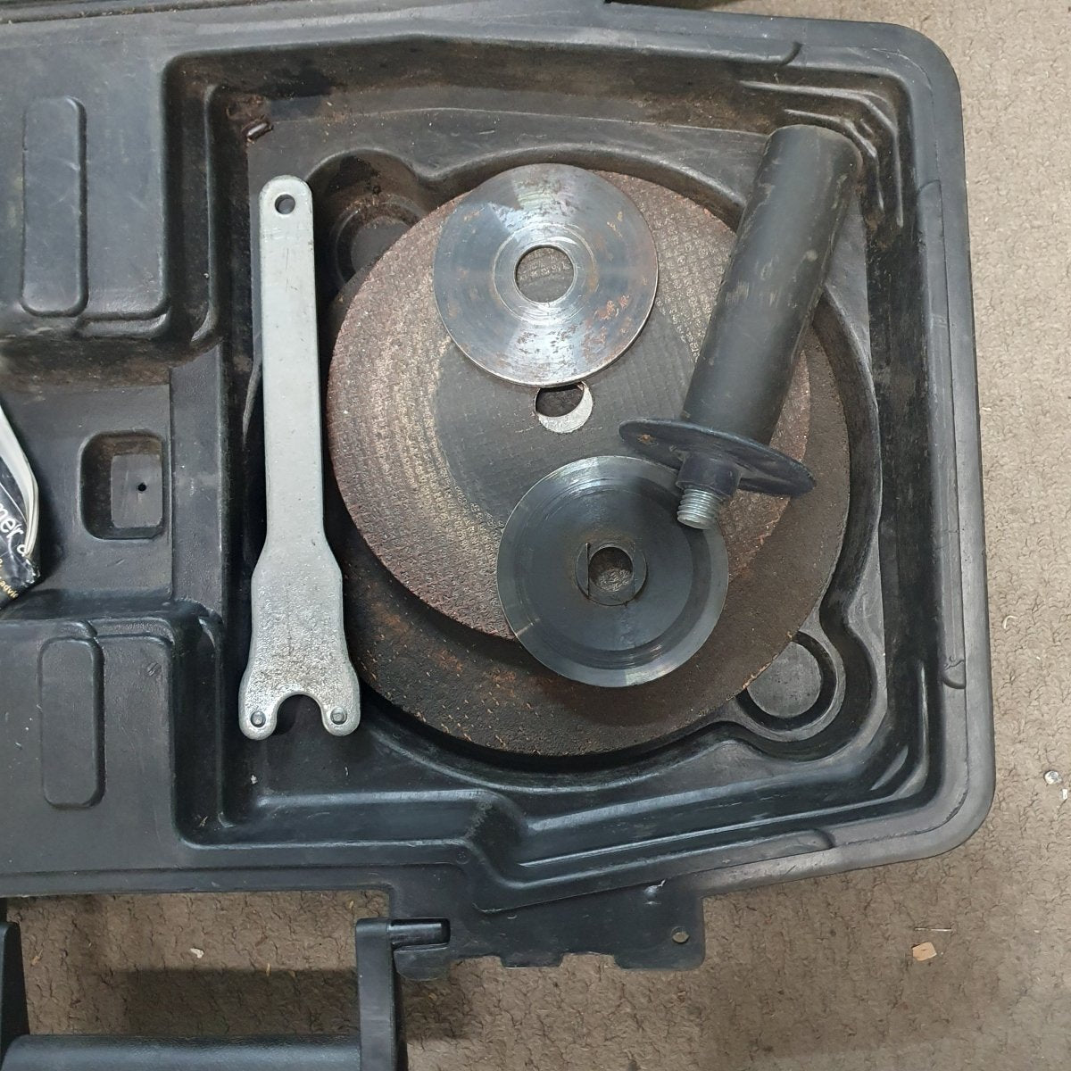 GMC - Corded Angle Grinder - AG230M - Mega Cash Sydney