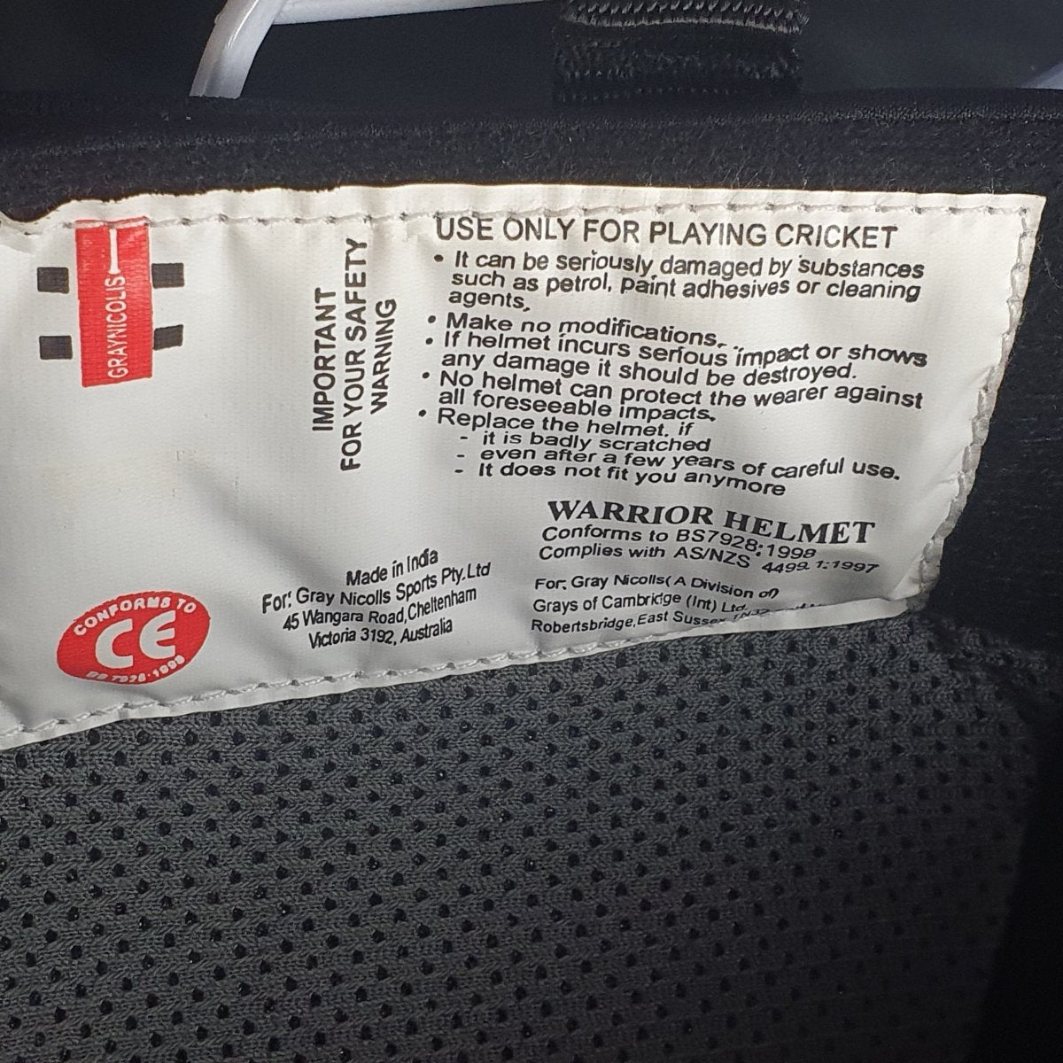 GRAY NICHOLLS - CRICKET HELMET - WARRIOR - SIZE MEDIUM - Mega Cash Sydney