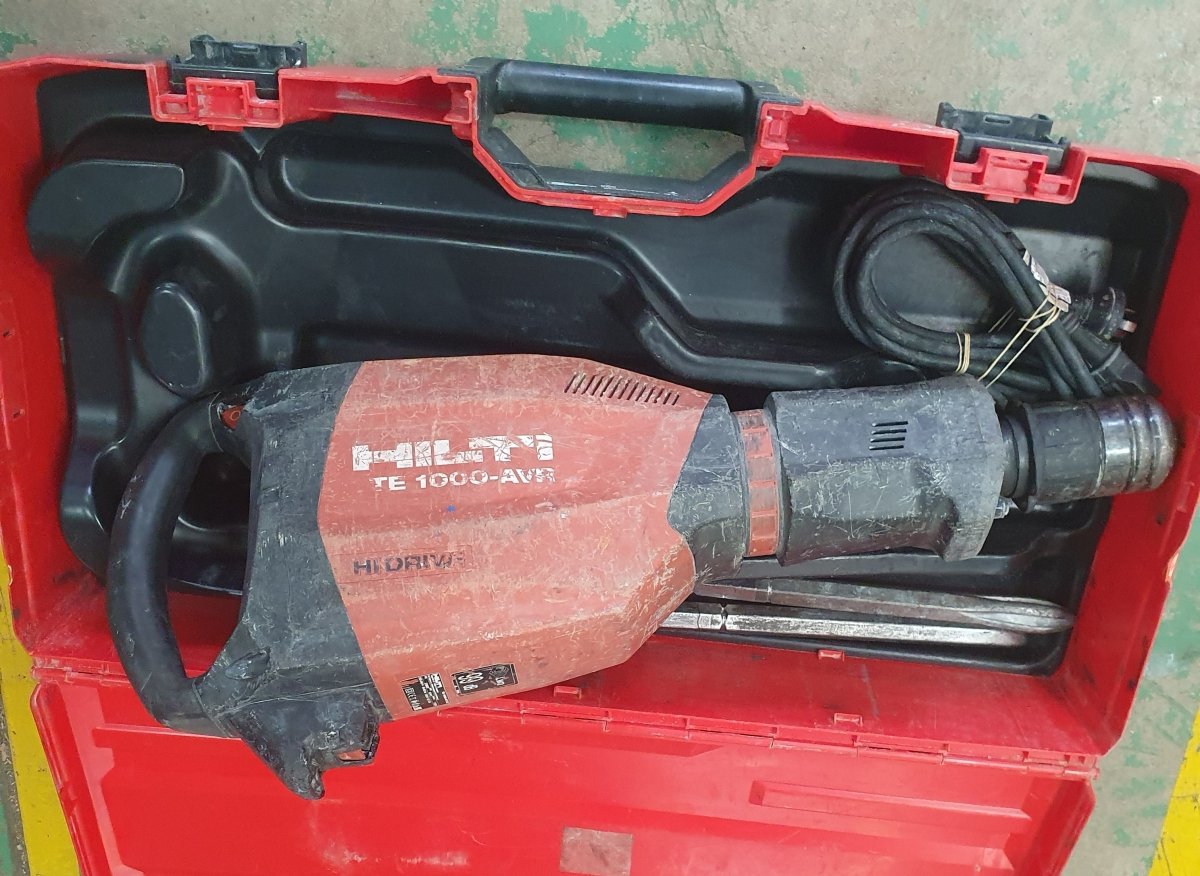 HILTI - DEMOLITION HAMMER TE 1000 - AVR IN CASE with CORD AND DEMOLITION BITS - Mega Cash Sydney