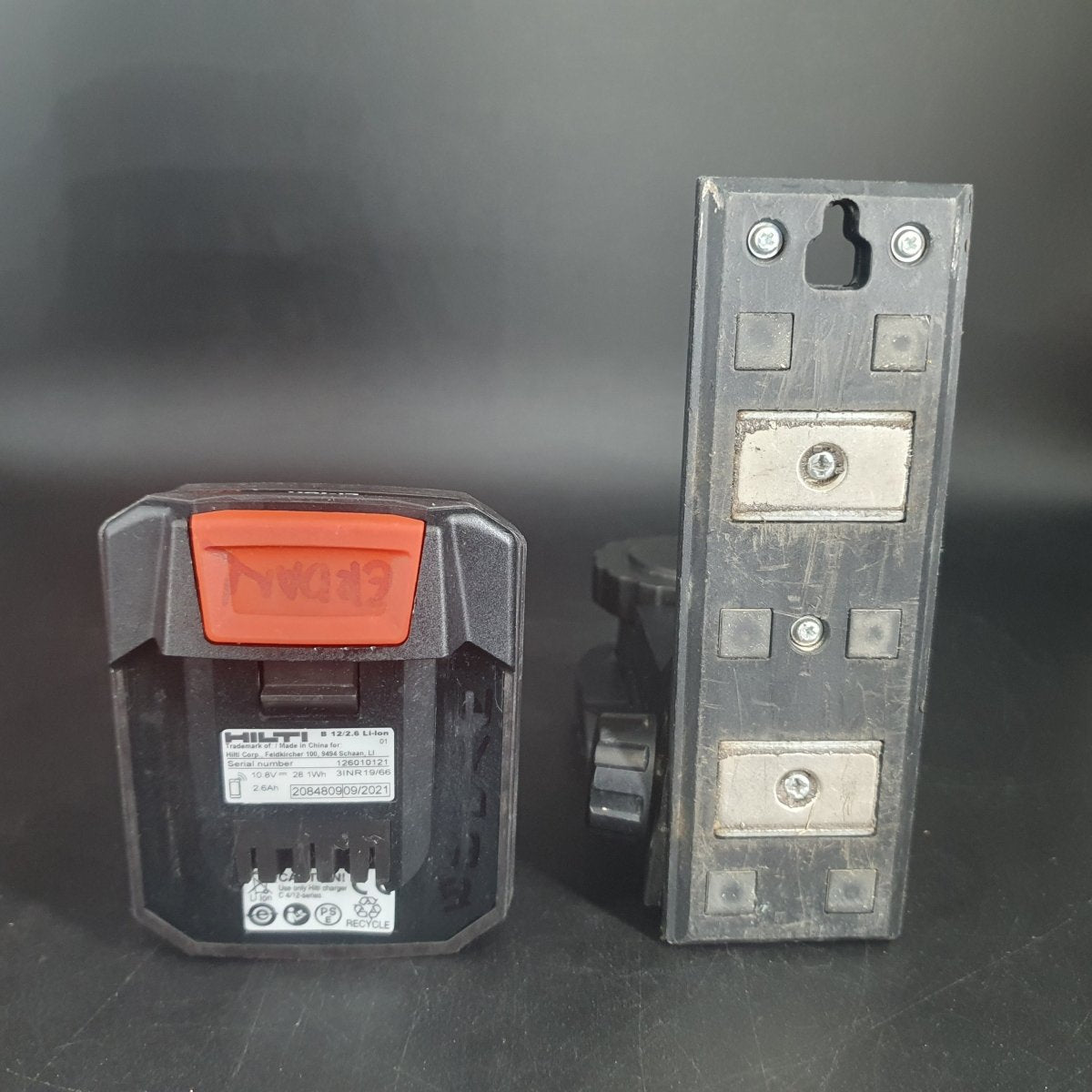 HILTI LASER LEVEL PM30 - MG WITH B12/2.6 BATTERY - Mega Cash Sydney