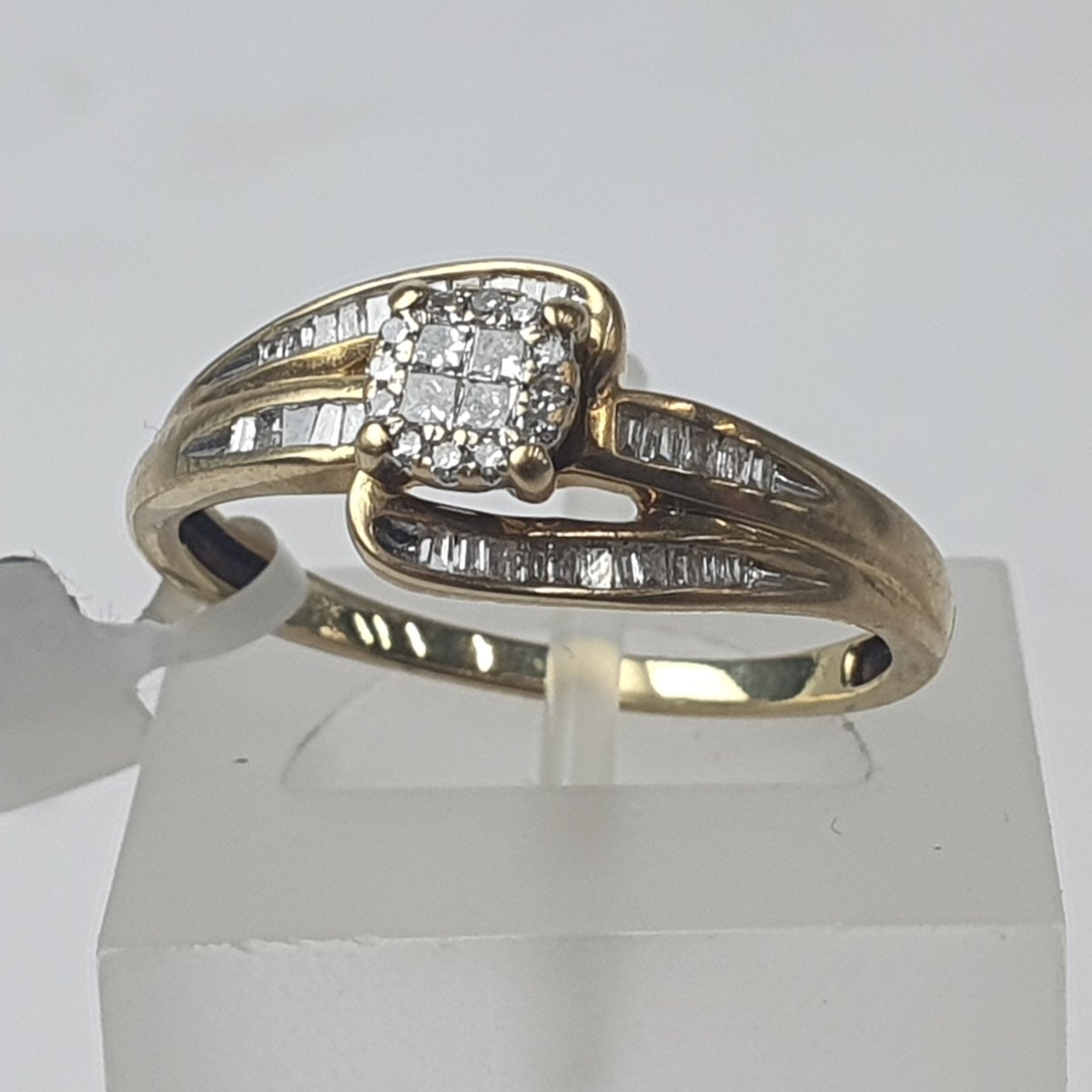 Ladies 9ct Diamond Ring 2.0gms - Size Q / 8.5 US - Mega Cash Sydney
