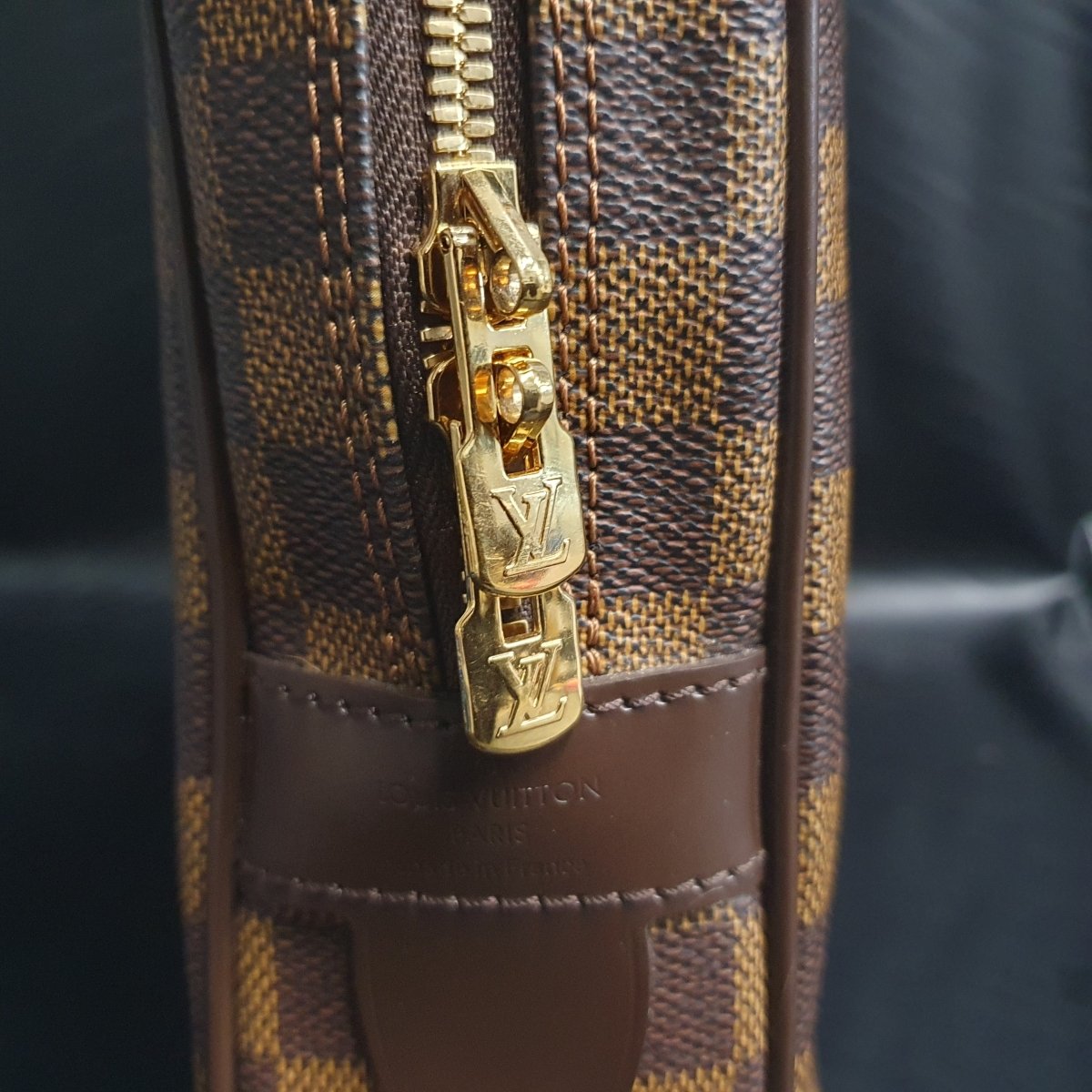 LOUIS VUITTON - HAND BAG - 2009 DAMIER EBENE PORTE DOCUMENTS VOYAGE - Mega Cash Sydney