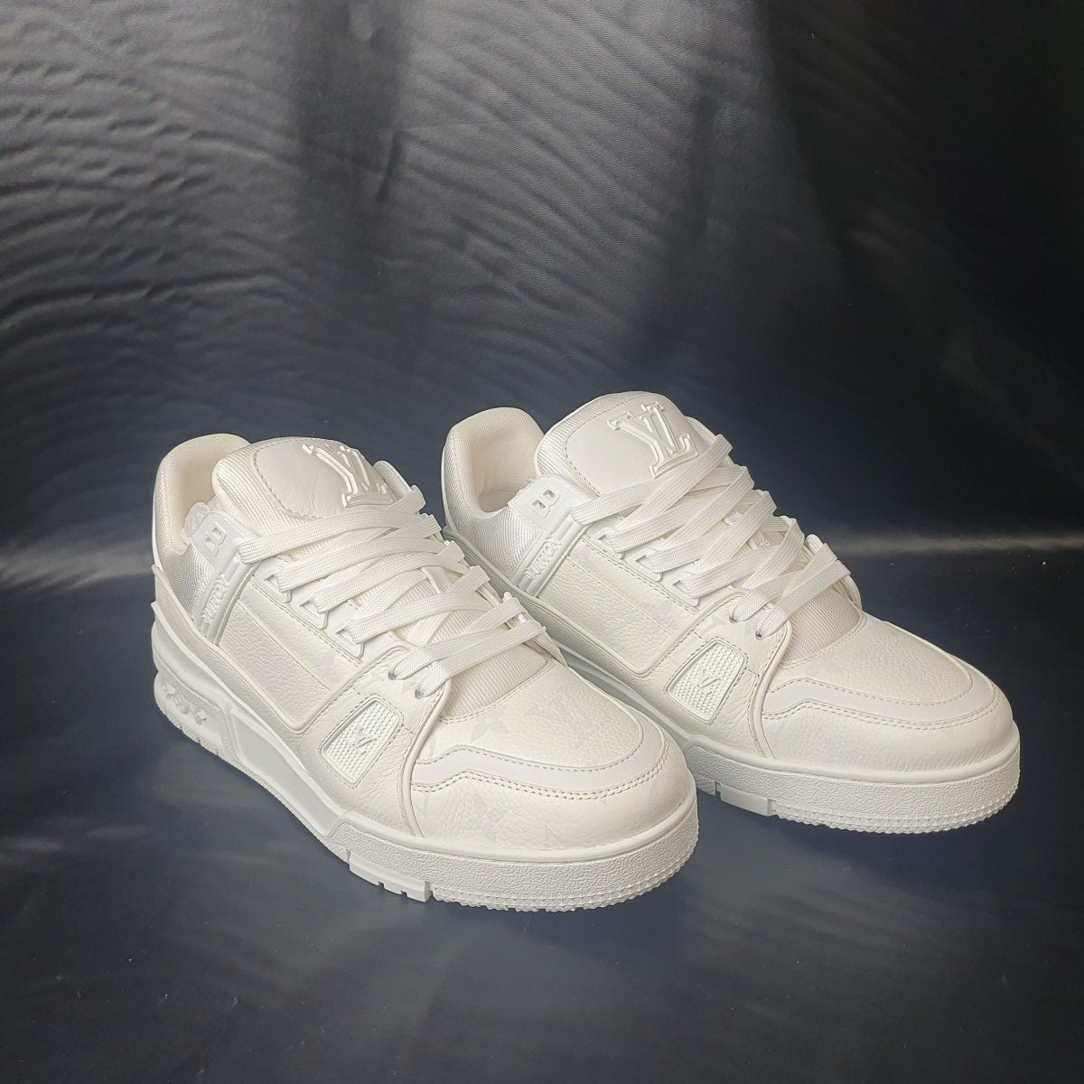 LOUIS VUITTON - Trainer White Sneakers - VL 1214 - Size 6 - Mega Cash Sydney