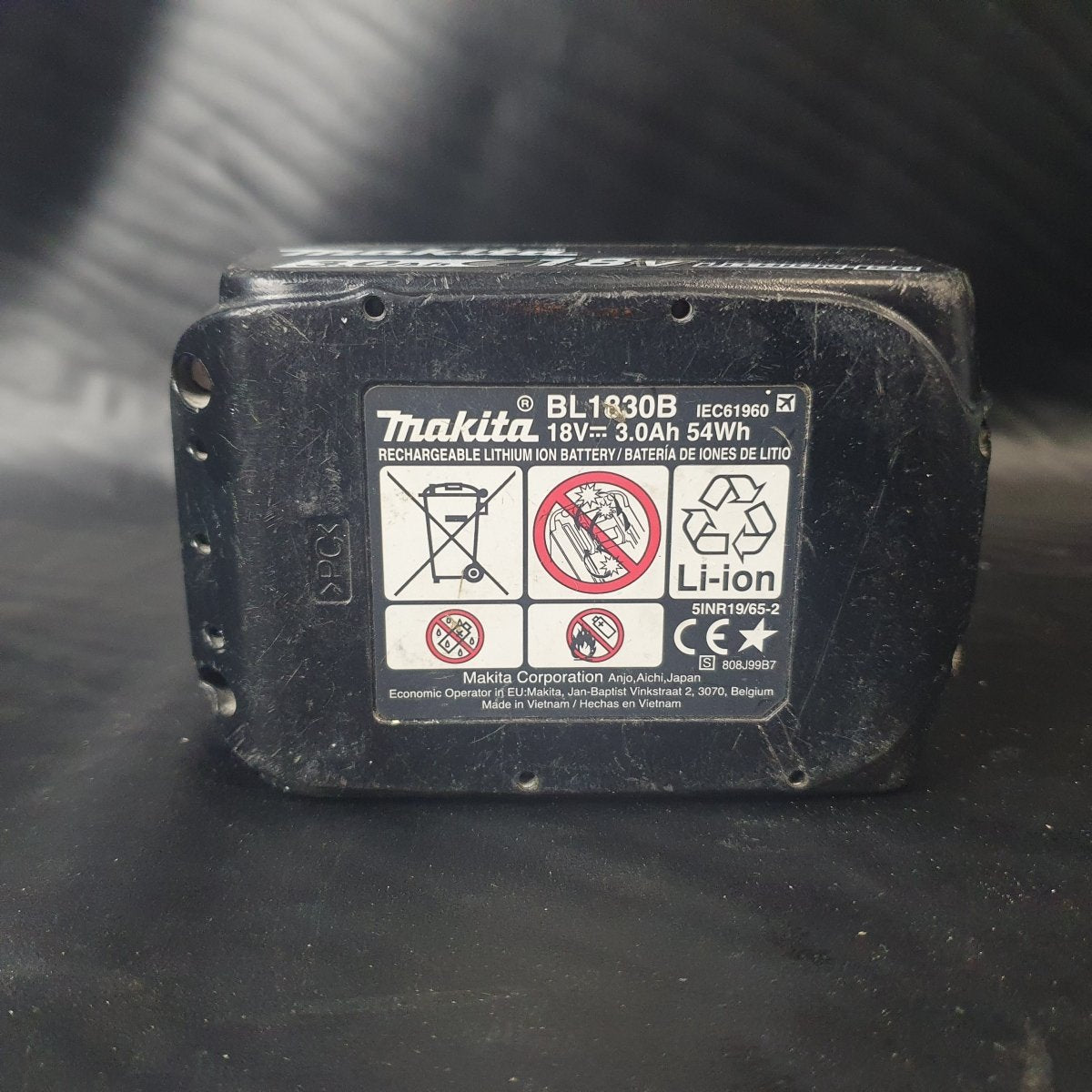 Makita - BL1830B - 18V 3.0Ah Tool Battery - Mega Cash Sydney