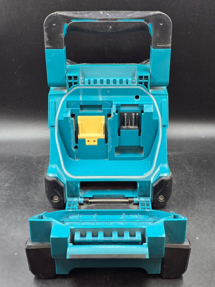Makita - Portable Bluetooth Speaker - DMR203 with 1.5Ah Battery BL1815N - Mega Cash Sydney