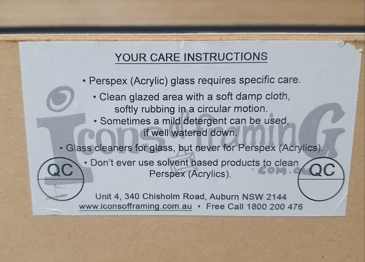 MEMORABILLIA - RS067928 - FRAMED CAPTAIN AMERICA SHIELD - HAND SIGNED BY STAN LEE / WITH COA FROM ICONS OF SPORT