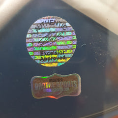 MEMORABILLIA - RS067928 - FRAMED CAPTAIN AMERICA SHIELD - HAND SIGNED BY STAN LEE / WITH COA FROM ICONS OF SPORT