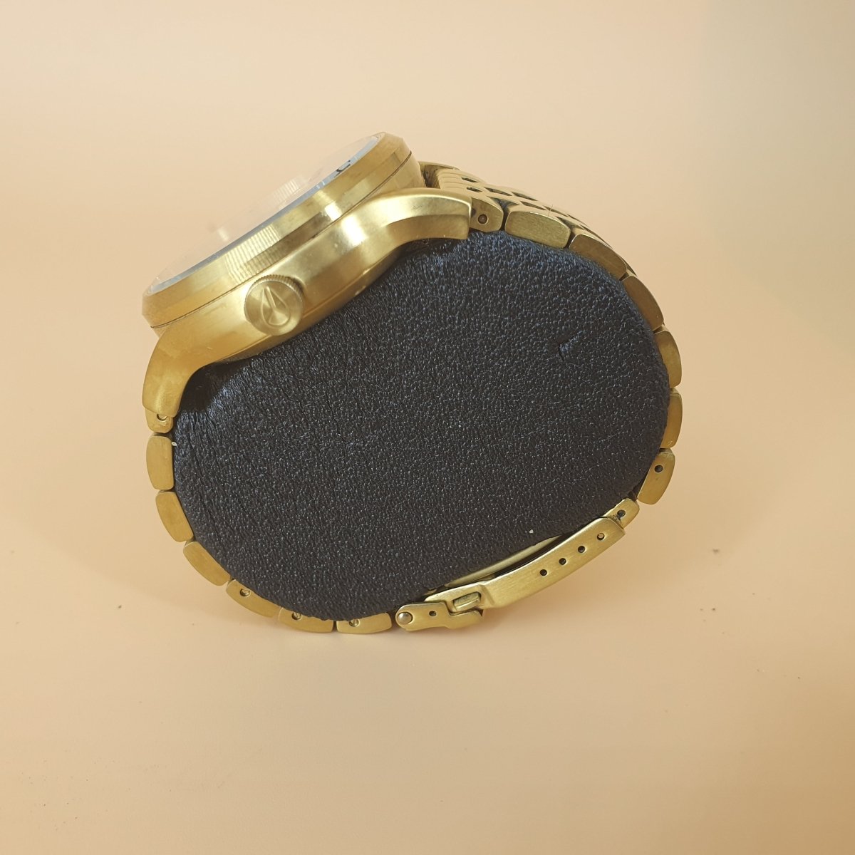 MENS GOLD NIXON SPECTRA WATCH 10ATM GOLD STEEL BAND - Mega Cash Sydney
