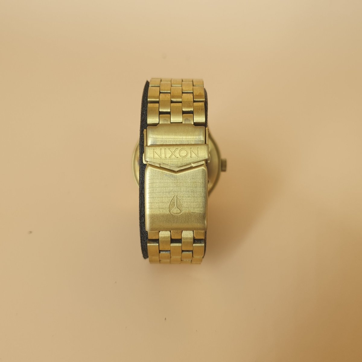 MENS GOLD NIXON SPECTRA WATCH 10ATM GOLD STEEL BAND - Mega Cash Sydney