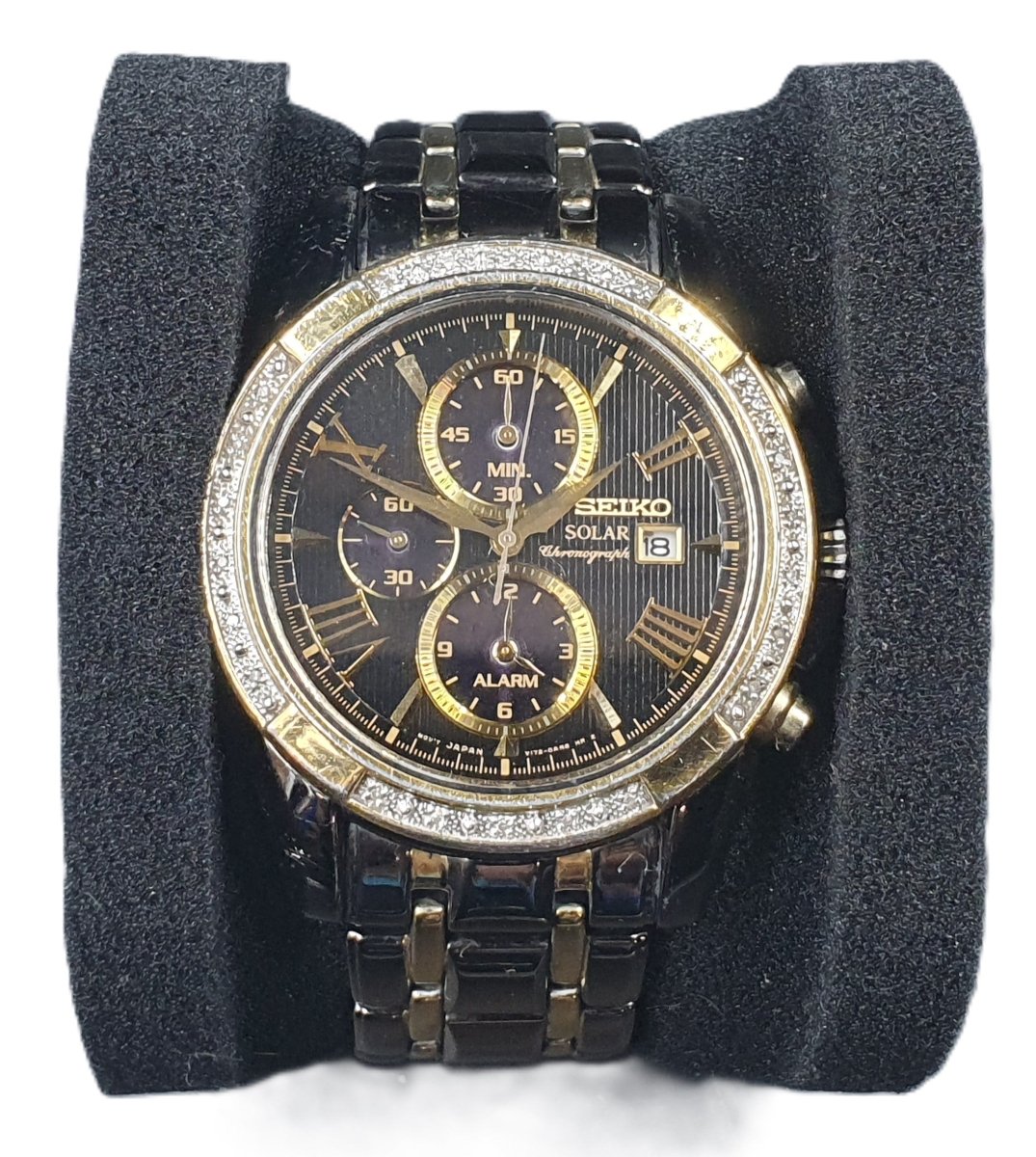 MENS SEIKO WATCH - 153.0GMS - SOLAR - GOLD AND TUNGSTEN CERAMIC BAND - CHRONOGRAPH - BLACK AND GOLD SAPPHIRE CRYSTAL - Mega Cash Sydney