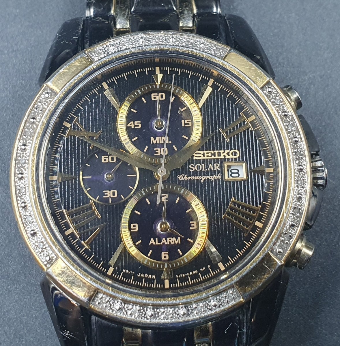 MENS SEIKO WATCH - 153.0GMS - SOLAR - GOLD AND TUNGSTEN CERAMIC BAND - CHRONOGRAPH - BLACK AND GOLD SAPPHIRE CRYSTAL - Mega Cash Sydney