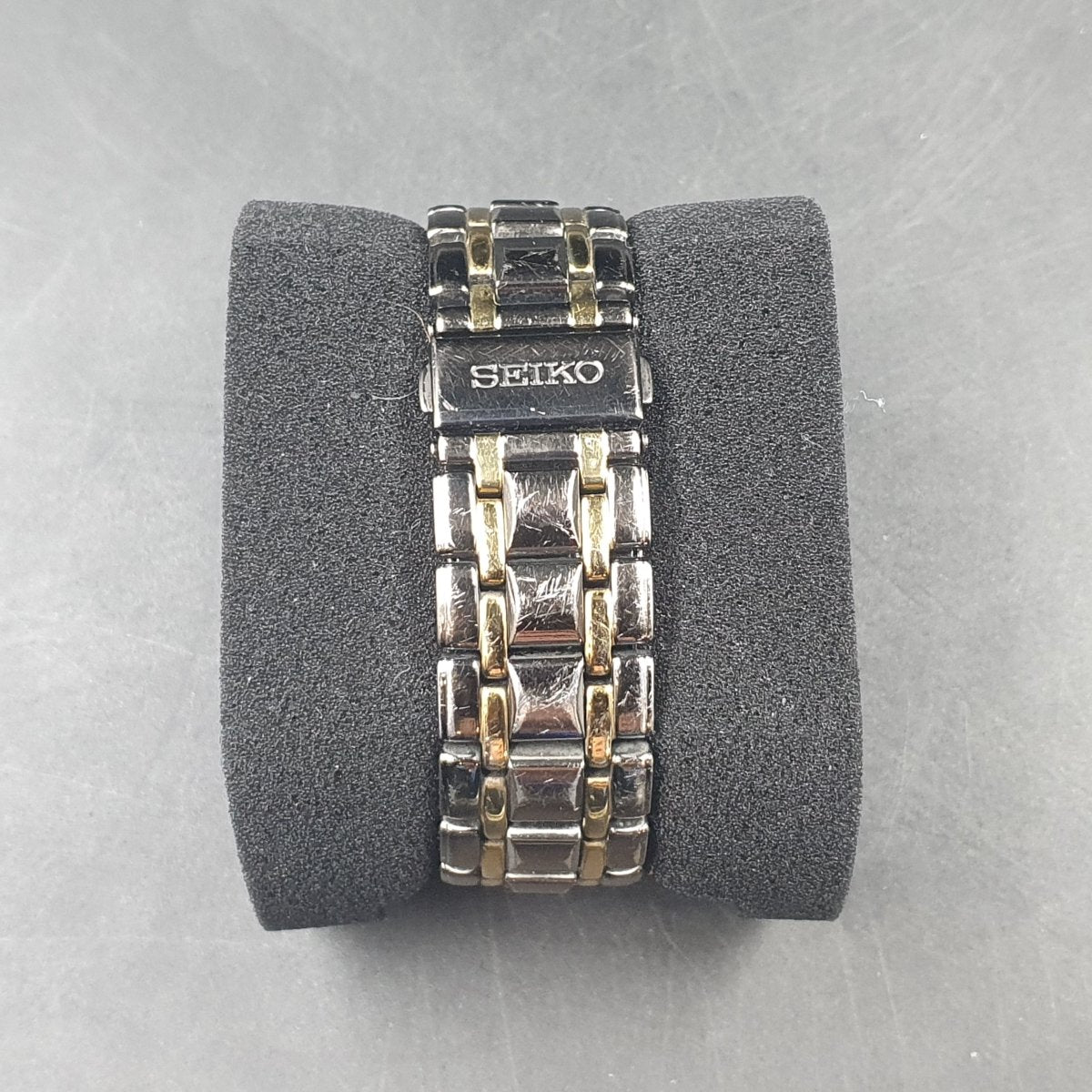 MENS SEIKO WATCH - 153.0GMS - SOLAR - GOLD AND TUNGSTEN CERAMIC BAND - CHRONOGRAPH - BLACK AND GOLD SAPPHIRE CRYSTAL - Mega Cash Sydney